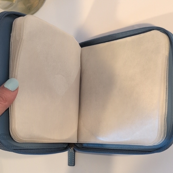Super Soft Vintage Coach Accessory Light Blue Leather CD Case - Picture 6 of 8